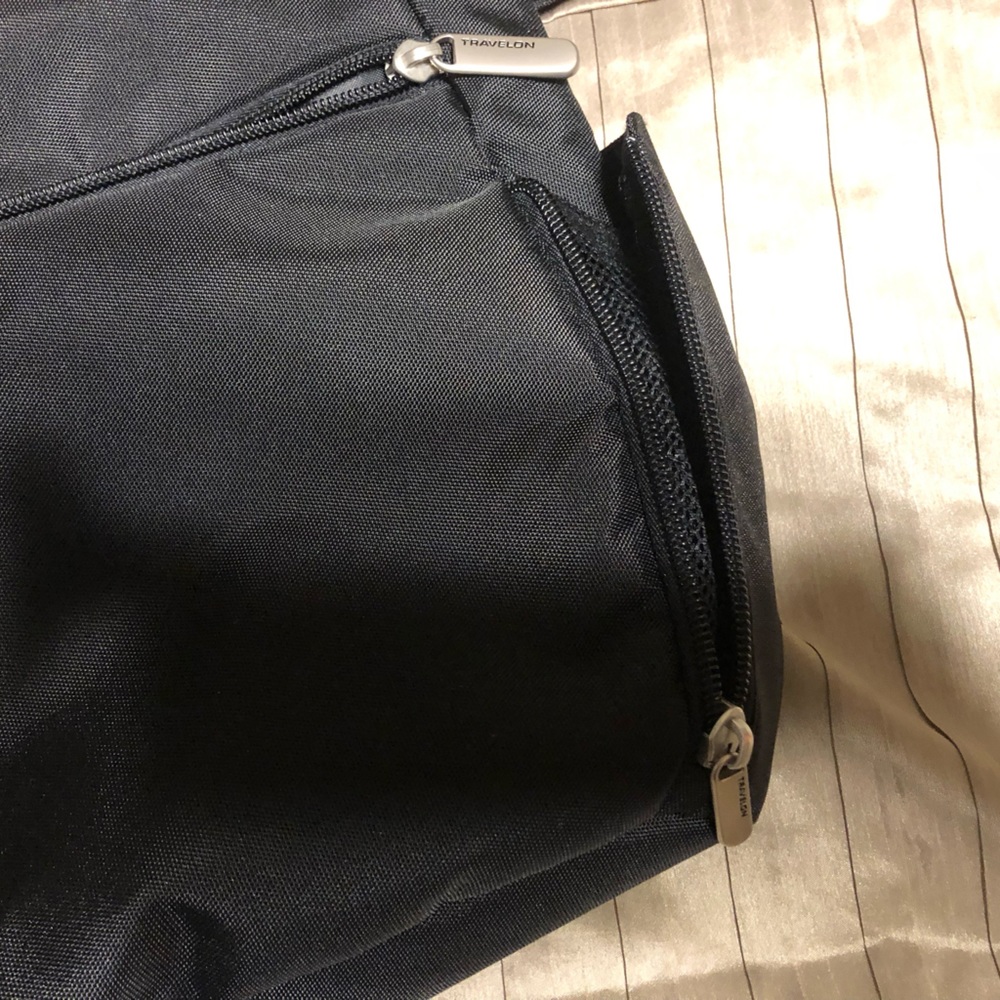 Travelon black crossbody purse